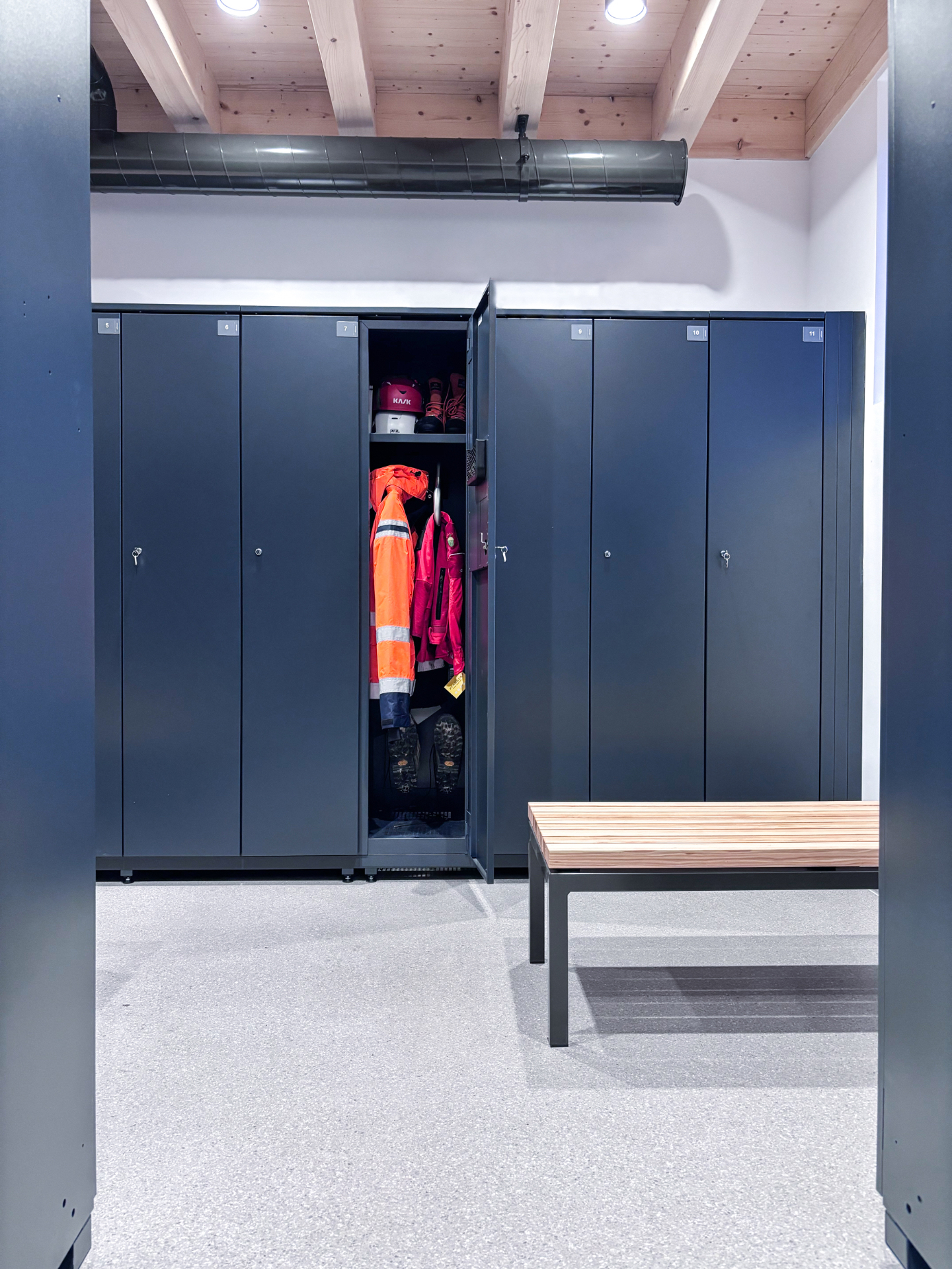 Búningsrými með Smart Lockers uppröðun